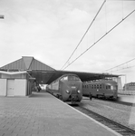 841993 Afbeelding van een diesel-electrisch treinstel DE 4 (RAm, T.E.E.) van de N.S./S.B.B. bij doorkomst van het ...